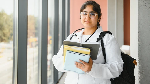 Testimonial photo of Ananya Reddy, Yukon Overseas student studying medicine abroad.